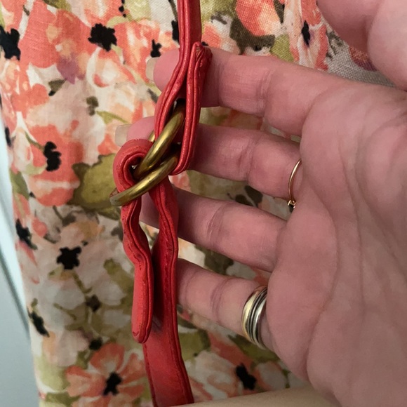 Hobo International red leather crossbody bag w/tassel - Picture 4 of 12